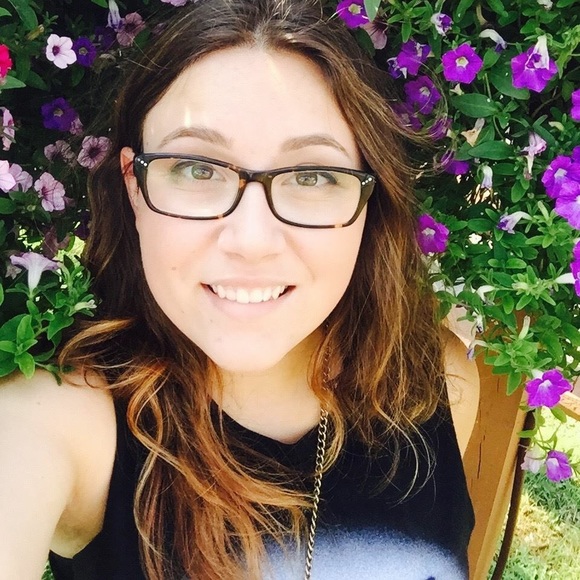 Meet your Posher, Lyana - Picture 6 of 7